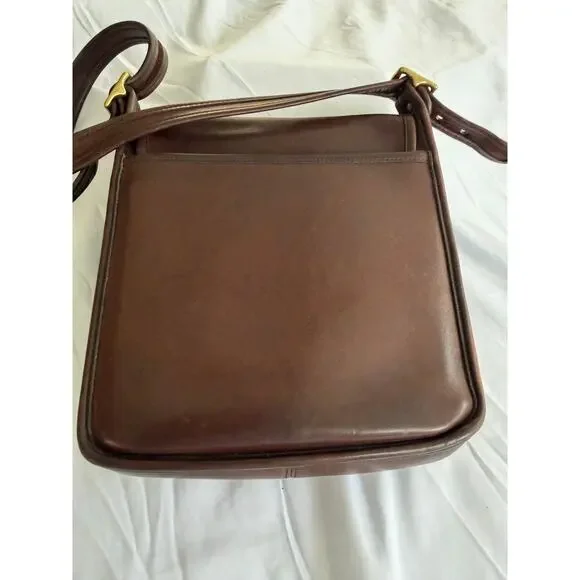 Vtg Coach USA Brown Leather Flap Crossbody Bag Minimalist Courier Style D2S-06H - Picture 3 of 8